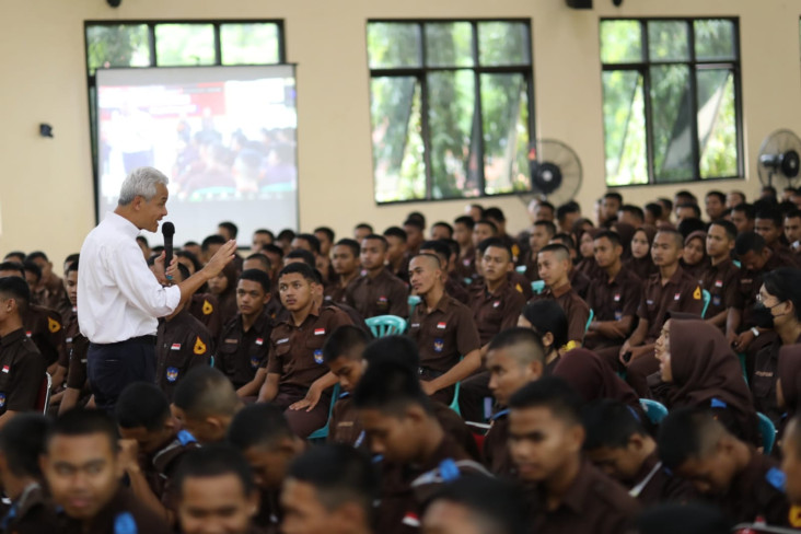 Tekan Angka Kemiskinan,...