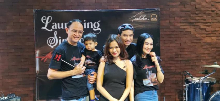 Putri Iis Dahlia Curhat...