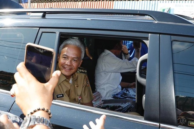 Blusukan Bareng Jokowi,...