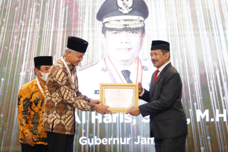 Ganjar Gunakan Uang...