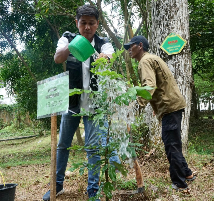 Atasi Limbah dan Sampah,...
