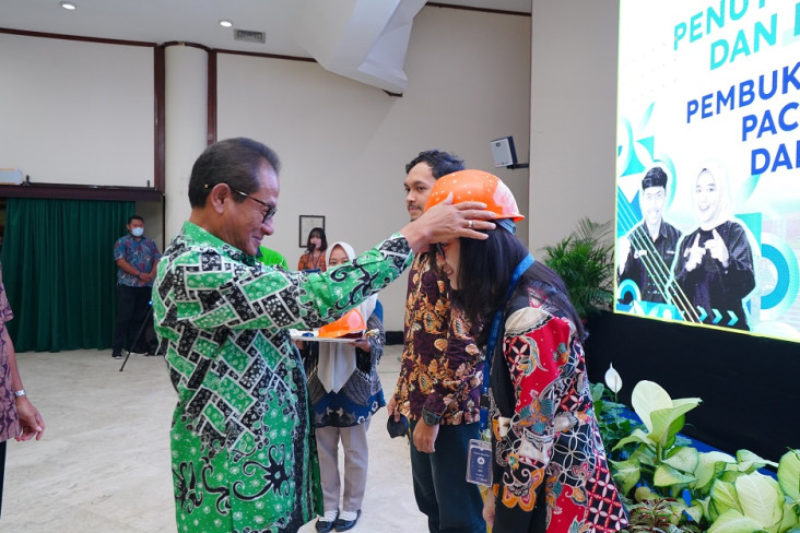 Komitmen Menciptakan...