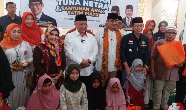 Sandiaga Uno Serahkan...