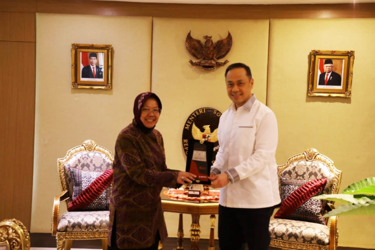 Mensos Risma Bangga...