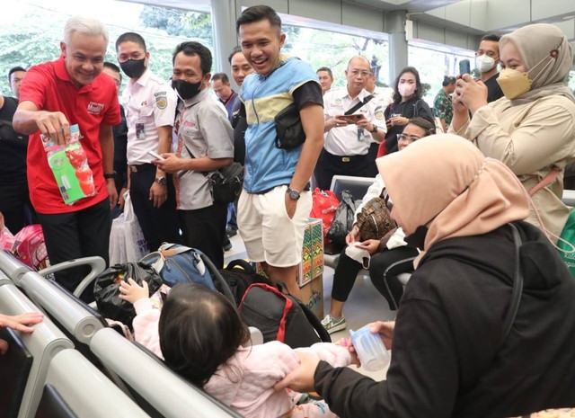 Ganjar Lepas Mudik Gratis...