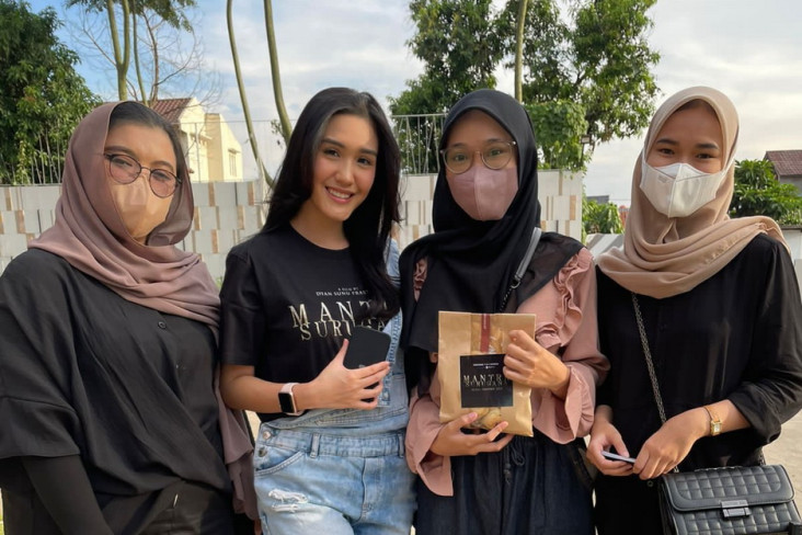 Jelang Perilisan, Para...