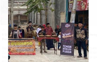 Hiburan Musik Tradisional...