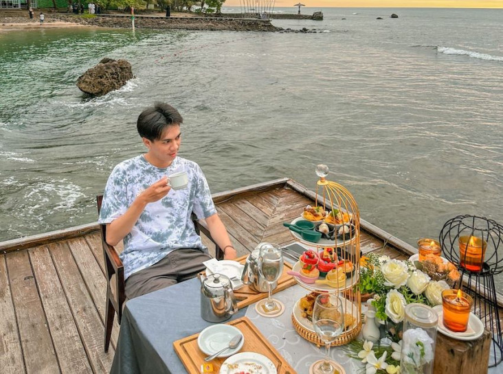 Bagikan Konten Staycation...