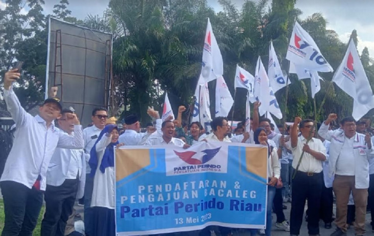 Dikawal Ratusan Simpatisan...