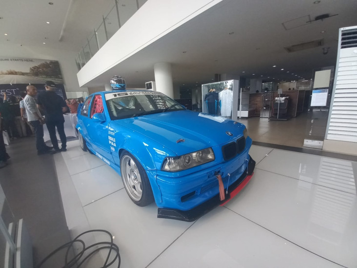 Ajak ke Sirkuit, Ini...