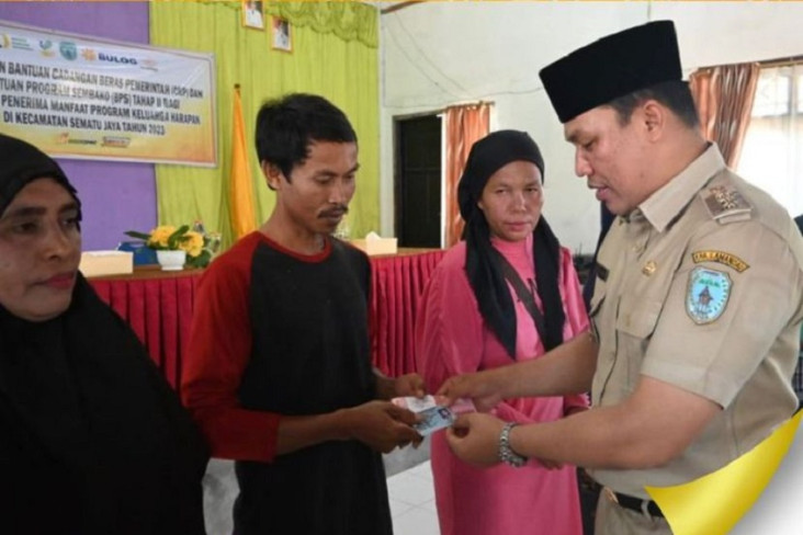 Warga Lamandau Mendapat...