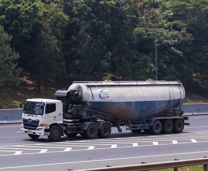 Truk MPXL Siap Angkut...