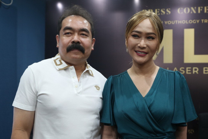 Jalani Perawatan Bareng...
