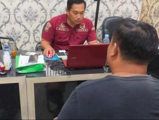 Gelapkan Uang Perusahaan...