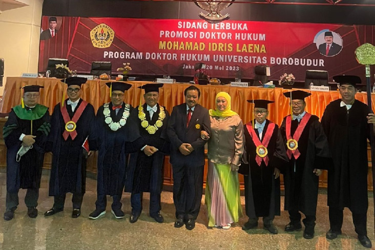 Idris Laena Raih Cumlaude...