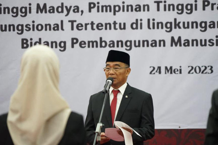 Lantik Pejabat Tinggi,...