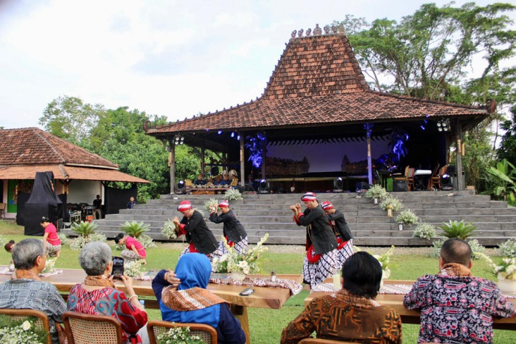 Kampoeng Joglo, Wisata...