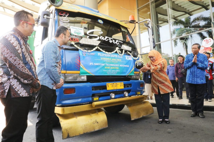 Gubernur Khofifah Lepas...
