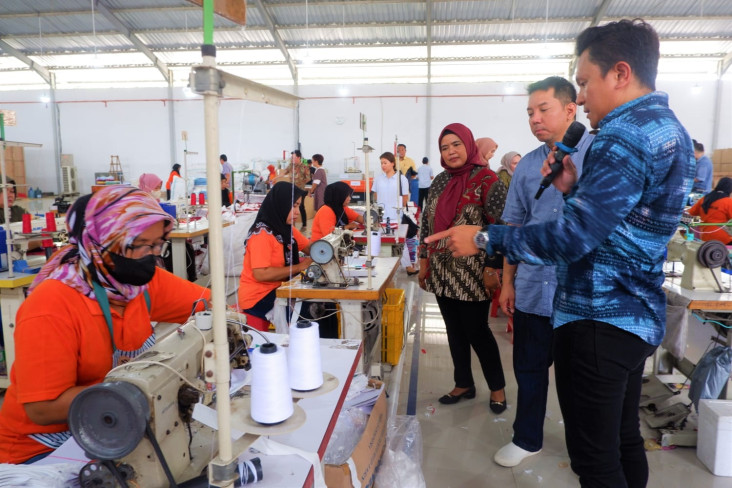 Perkuat Kerja Sama dengan...