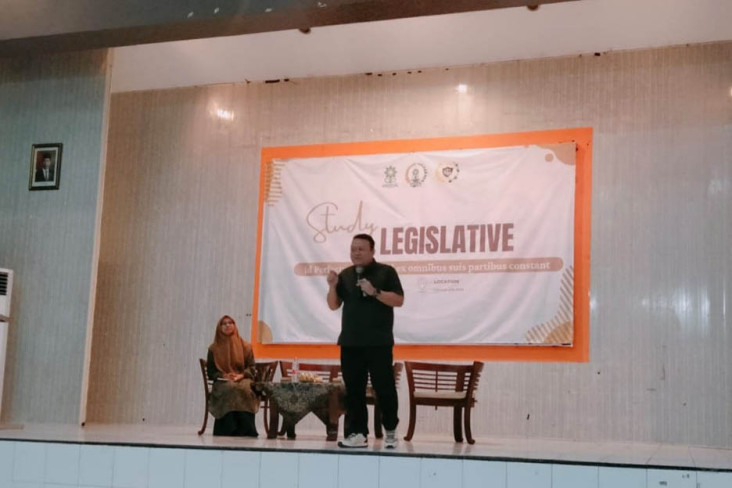 Mahasiswa Didorong Belajar...