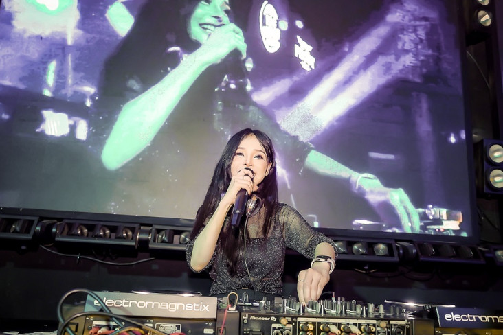 Profil DJ Selvira yang...