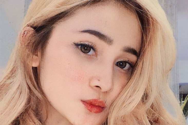Influencer Cindy Putri...