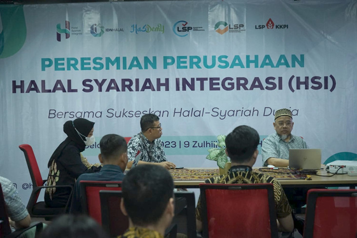 HSI Membuka Jalan Menuju...