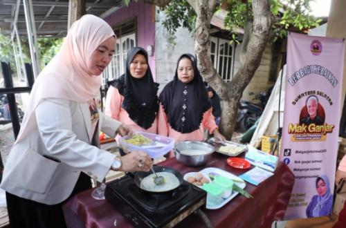 Mak Ganjar Ajari Ibu-ibu...