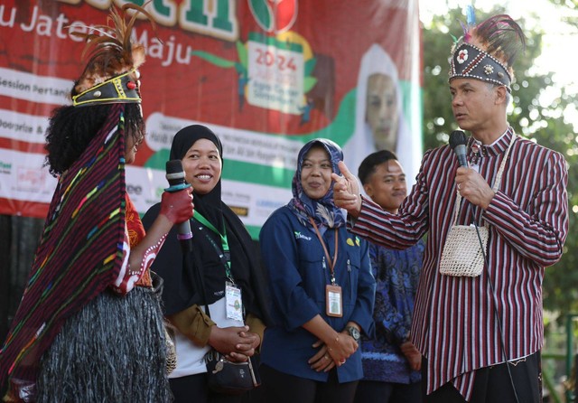 Ganjar Ajak Petani Milenial...