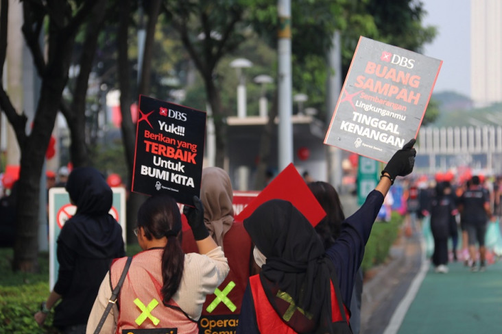 Di Usia yang ke-34 Tahun,...