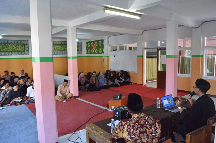 Santri Ganjar Gelar...
