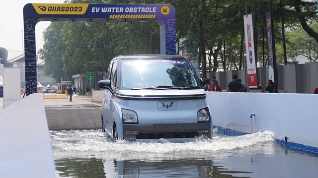 Mobil Listrik Wuling...
