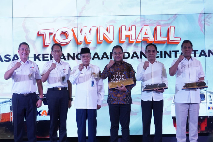 Urus Transportasi Publik,...