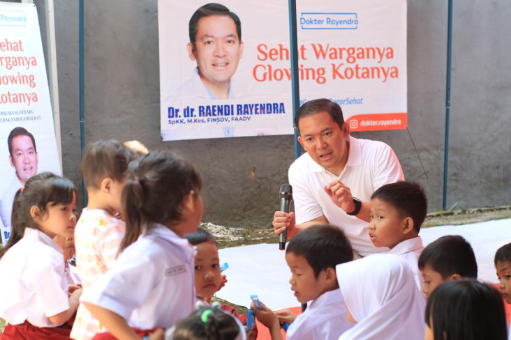 Dokter Rayendra Santer...
