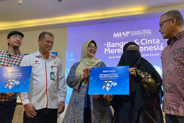 Berantas Barang Palsu,...