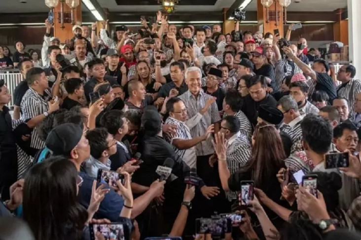 Makna Baju Ganjar Calon...