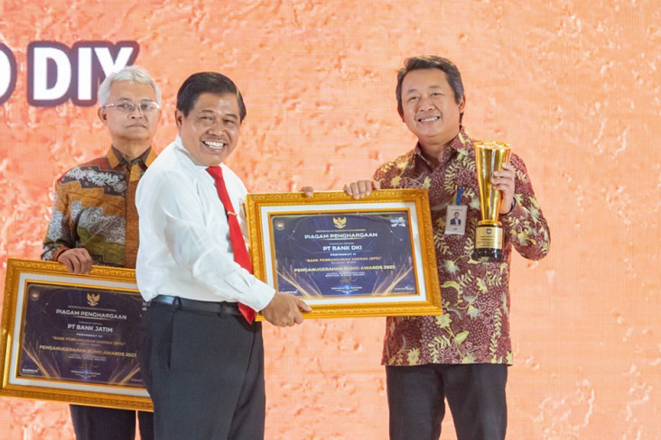 Bank DKI Dinobatkan...