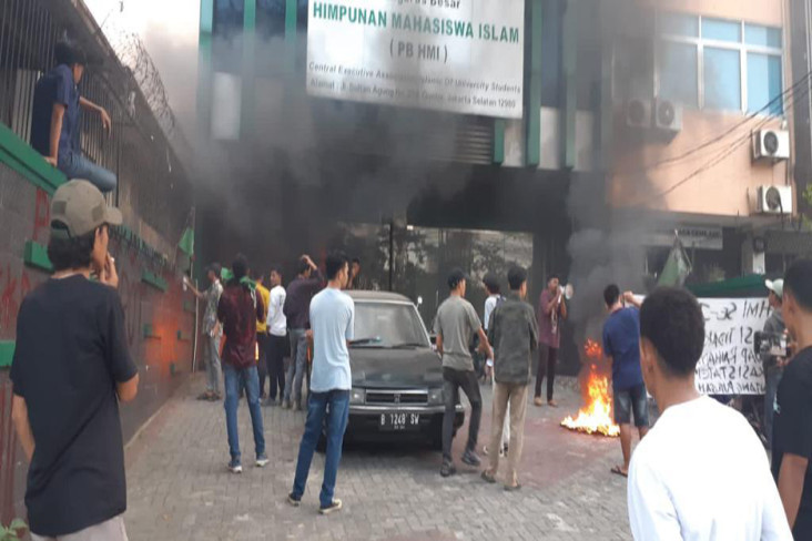 Dianggap Dukung Politik...