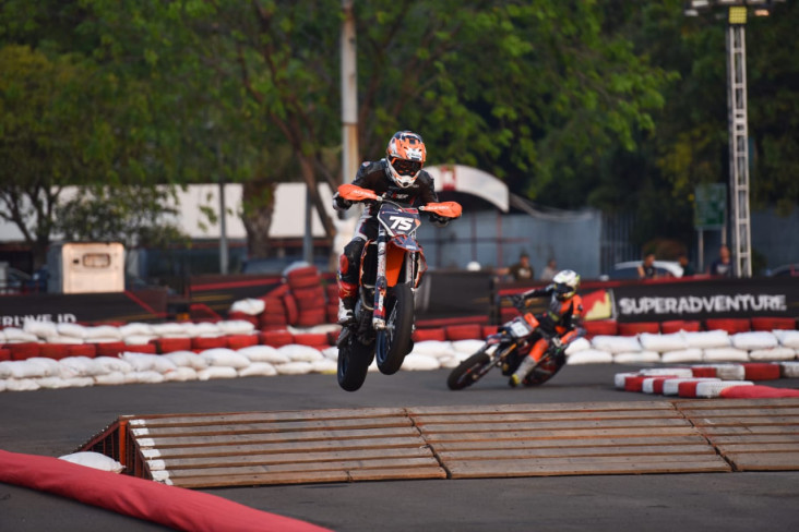 Dua Rider Supermoto...