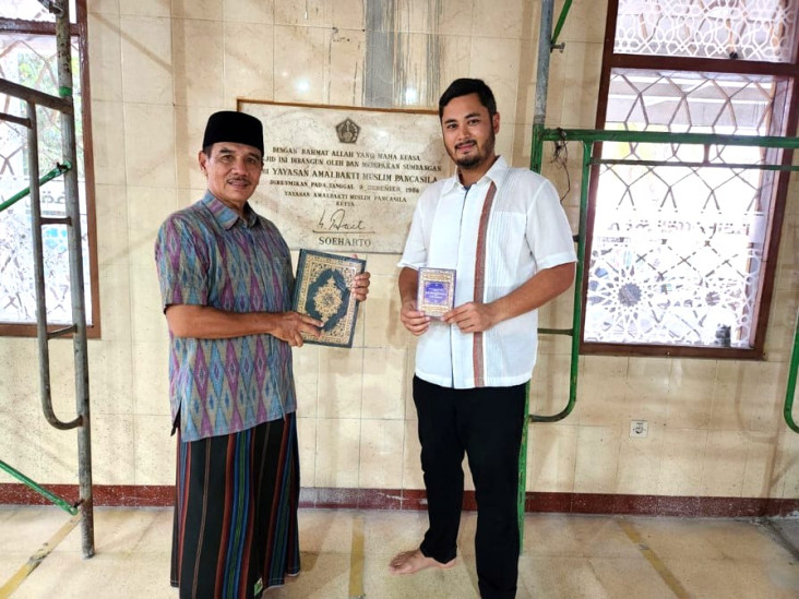 Panji Soeharto Serahkan...