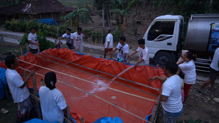 Kemarau Panjang, Santri...