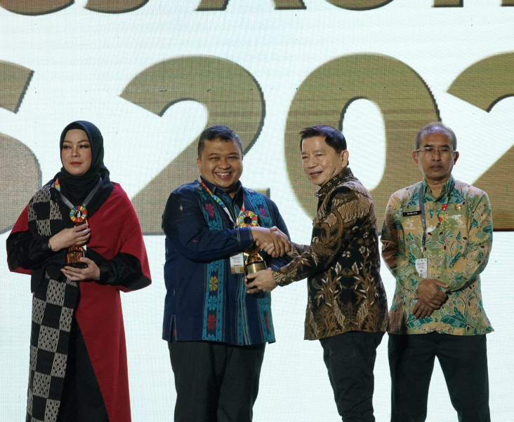 Pemkab Tapsel Raih Peringkat...