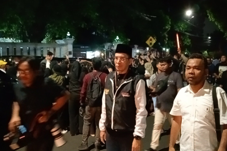 TGB Zainul Majdi Dampingi...