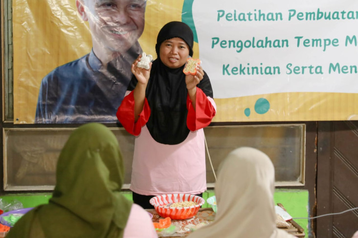 Srikandi Ganjar Kreasikan...