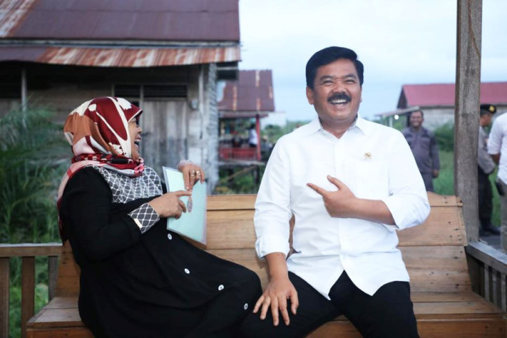 Serahkan Sertifikat...