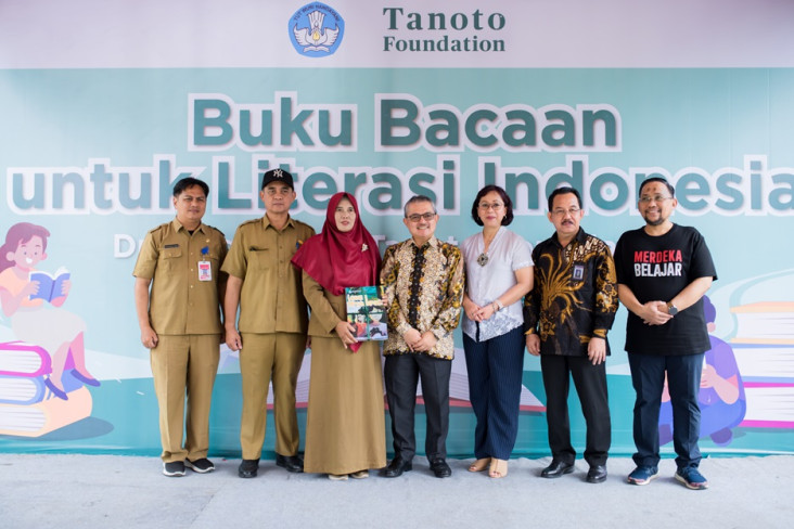 Gerakan Buku Bacaan...