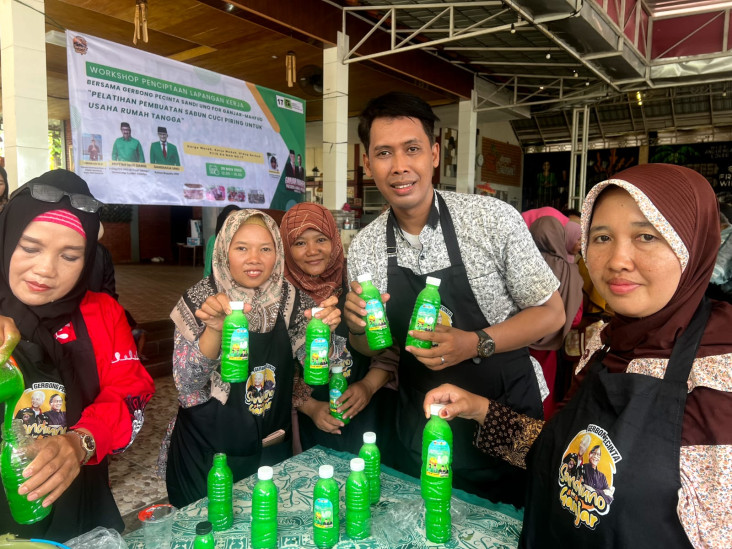 Gerbong Pecinta Sandi...