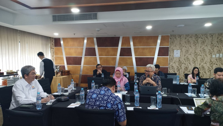 Kadin Bahas Pengadaan...