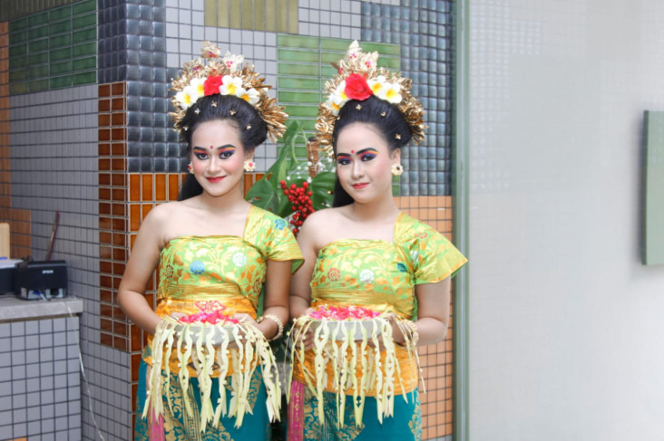 Identik dengan Bali,...