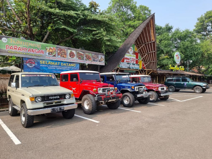 Penggemar Toyota Land...